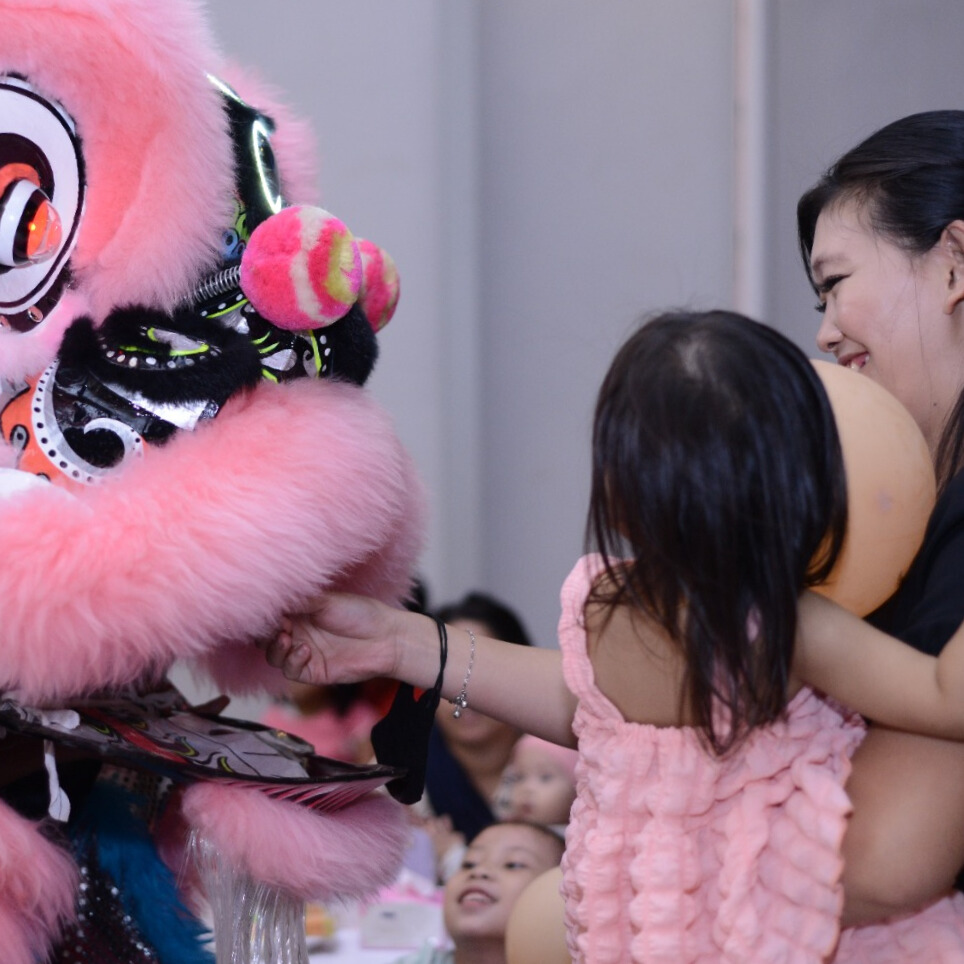 barongsai_akademi_dragon_point_pik_2_cong_jun_ching_lion_dance_angpao barongsai_akademi_dragon_point_pik_2_cong_jun_ching_lion_dance_angpao